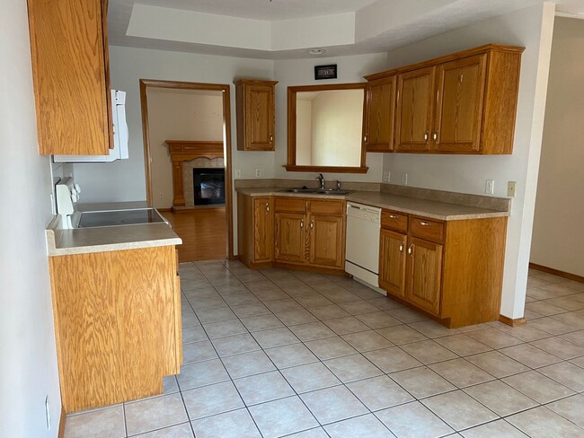 Photo - Great 3 BR, 2 Bath, 2 Car Garage Ranch located in SW Springfield.