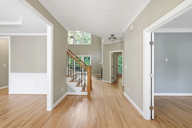 Photo - Gorgeous and Spacious 5 Bedroom Home, Cul-de-sac lot, Vaulted Ceilings, Large Backyard, Stunning ...