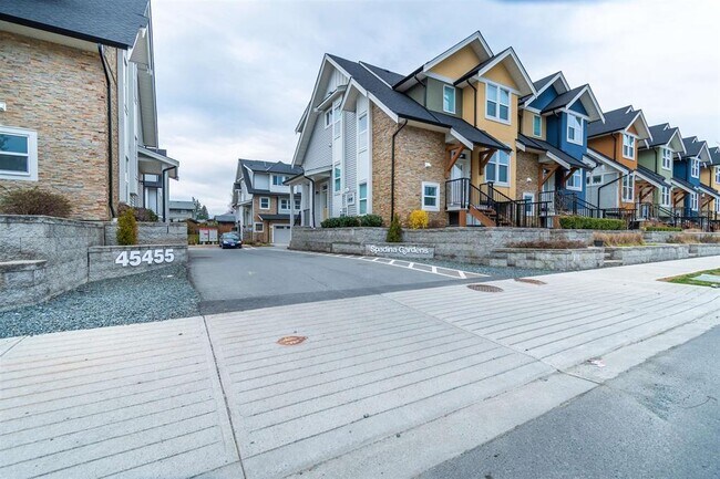 Photo - 45455-45455 Spadina Ave