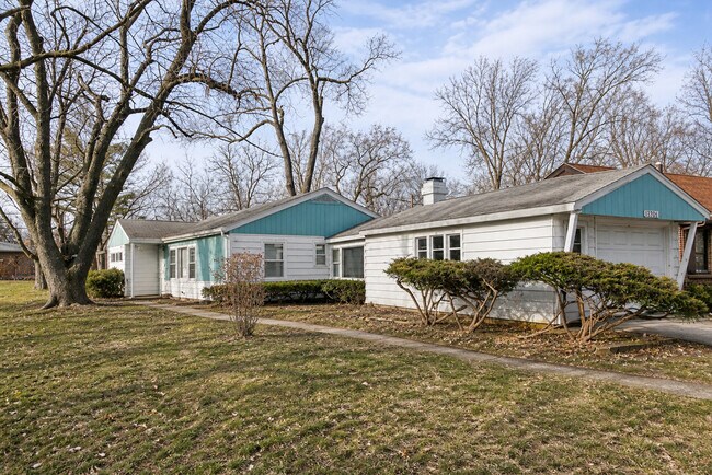 Building Photo - 17306 Holmes Ave