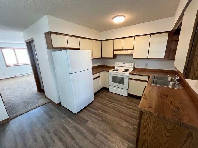 Photo - Great Location - 2 Bdrm , 1.5 Baths  - Ava...