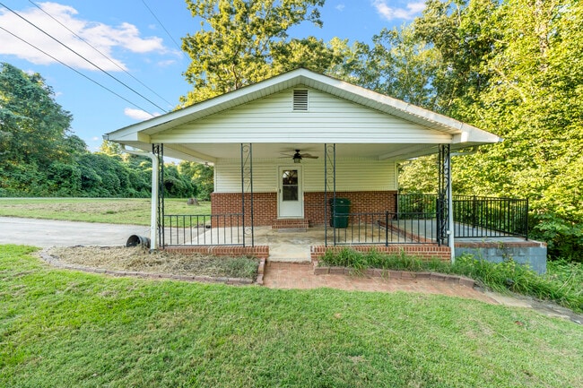 Photo - 515 Mile Long Rd