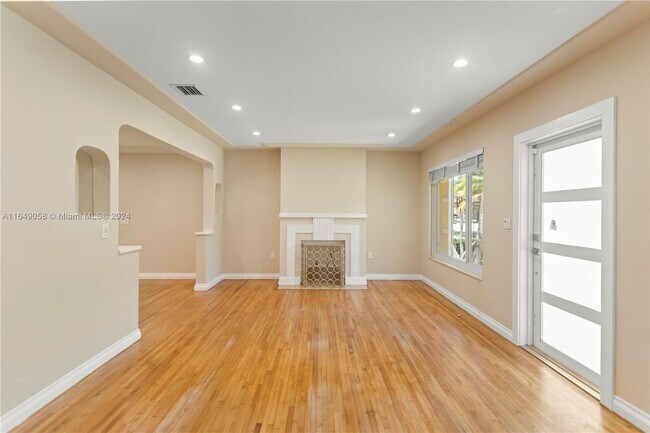 Photo - 610 SW 25th Rd