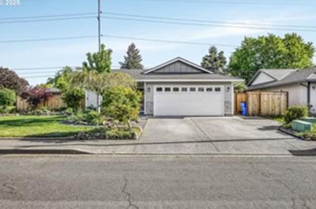 Building Photo - Beautifully Remodeled 3 Bedroom Home with ...