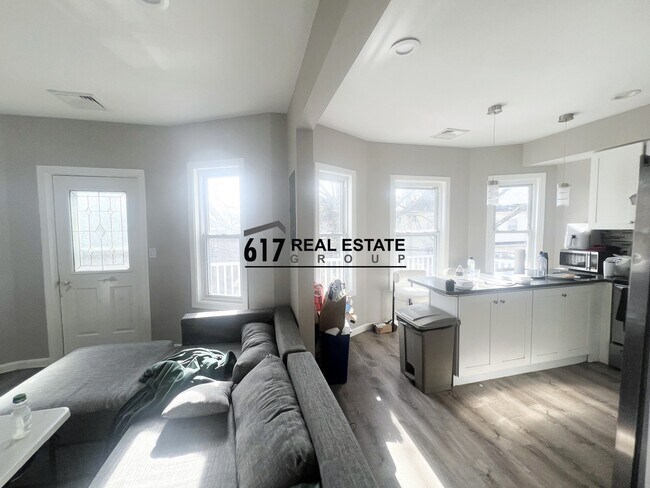 Photo - 39 Long Ave Unit 2