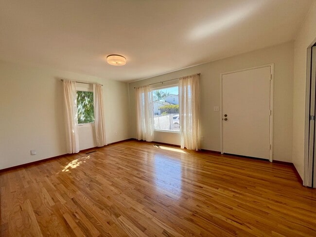 Photo - 1350 Young St