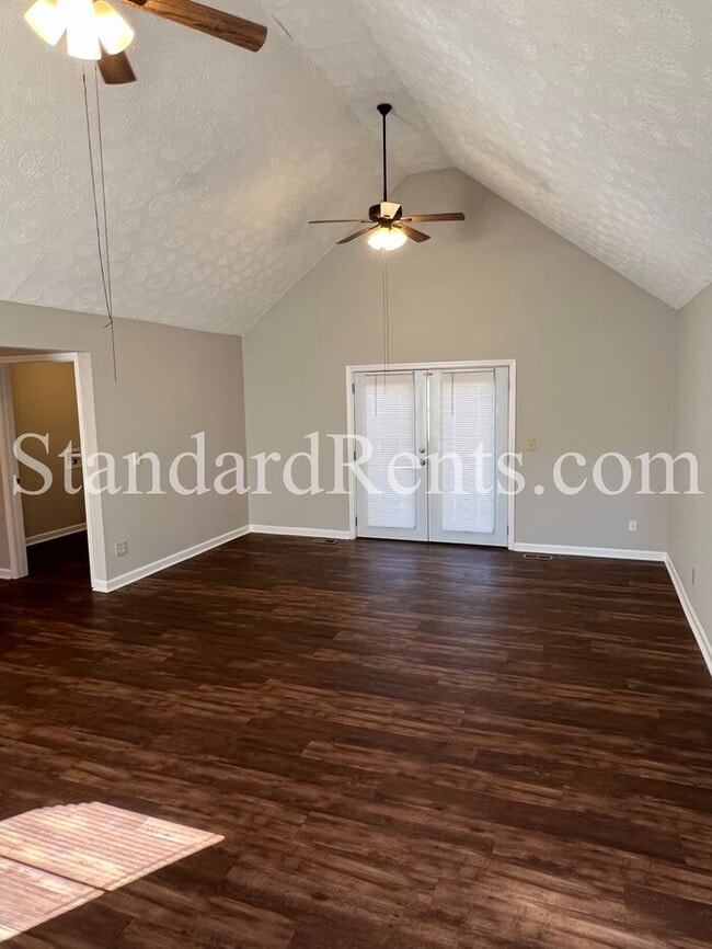 Photo - Ranch with Large Yard!