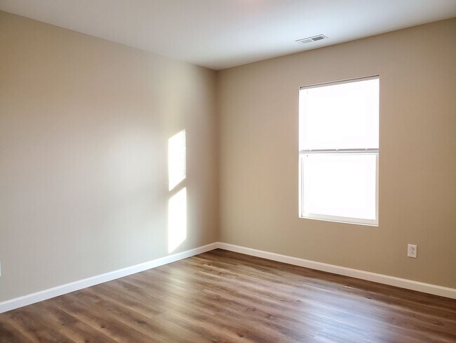 Photo - 3 bed, 1 bath Apartment Unidad 219-205