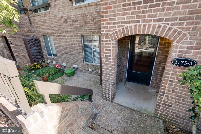 Photo - 1775 S Hayes St