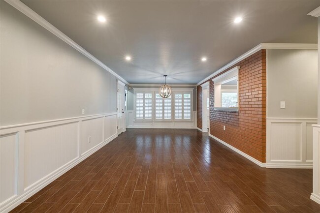 2725 NW 68th St