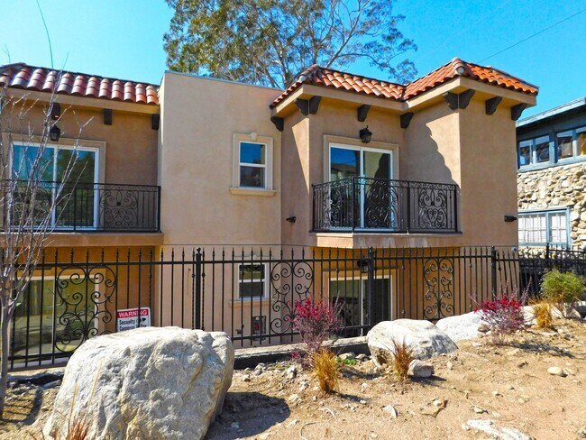 Building Photo - Tujunga Canyon, 10211-10215 Unit 10211 #203