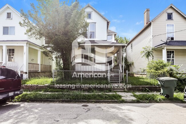 Photo - 305 Johnson St