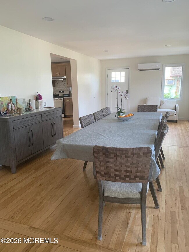 Photo - 988 Elizabeth Terrace