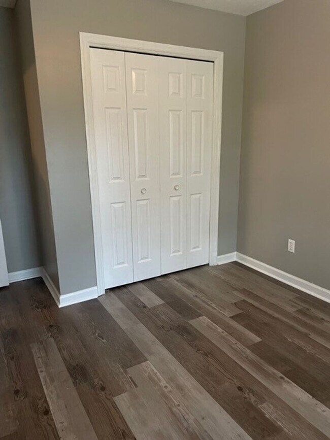 Photo - Available NOW – Renovated 3 Bedroom, 2 Bat... Casa