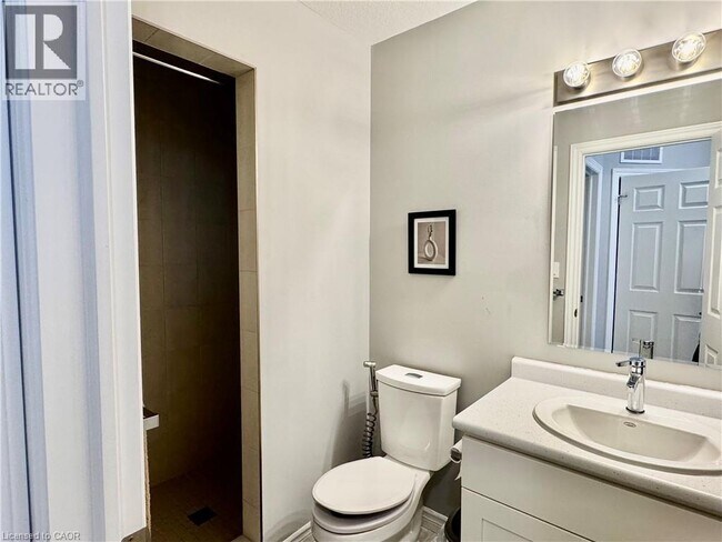 Photo - 108 Lomond Ln