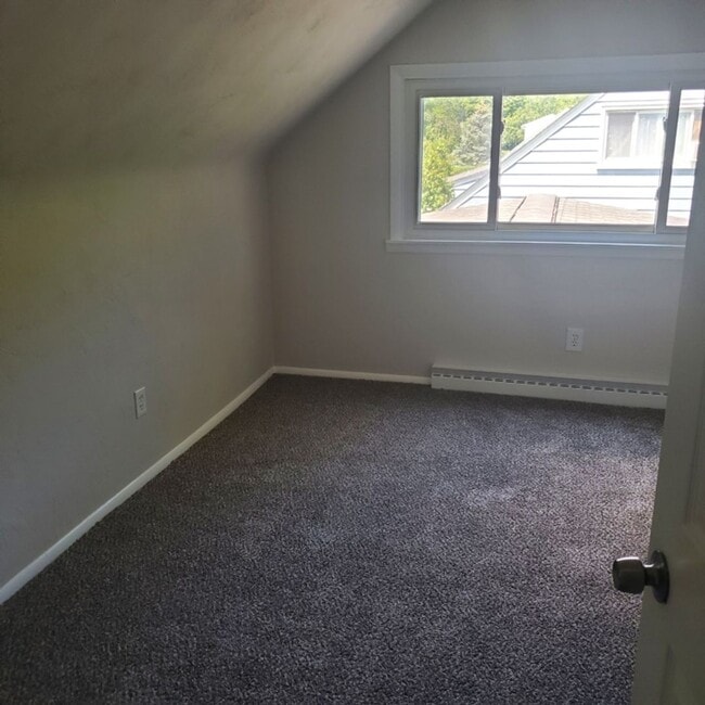Photo - 3 bdrm Bungalow House For Rent!!!