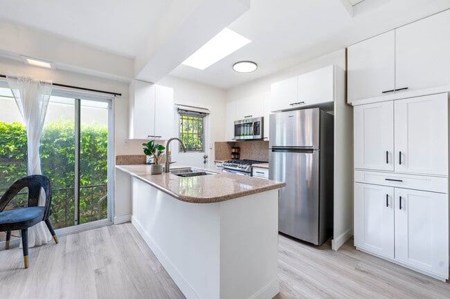 Photo - 140 N Carson Rd