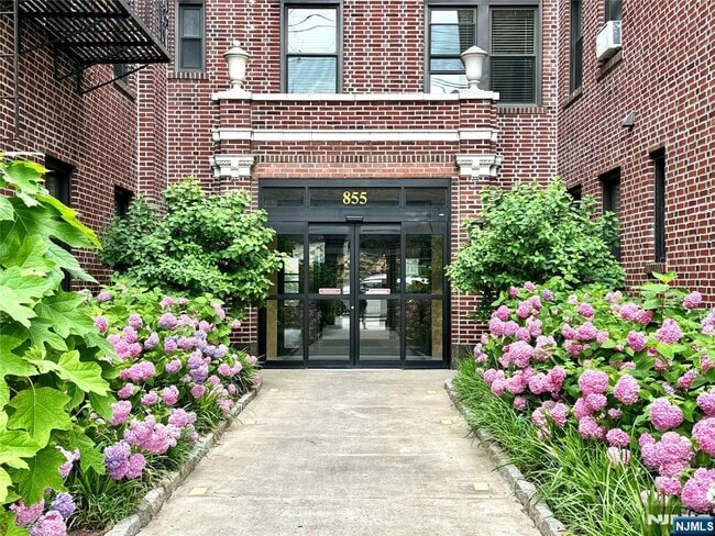 Photo - 855 Broad B2 Unit B2