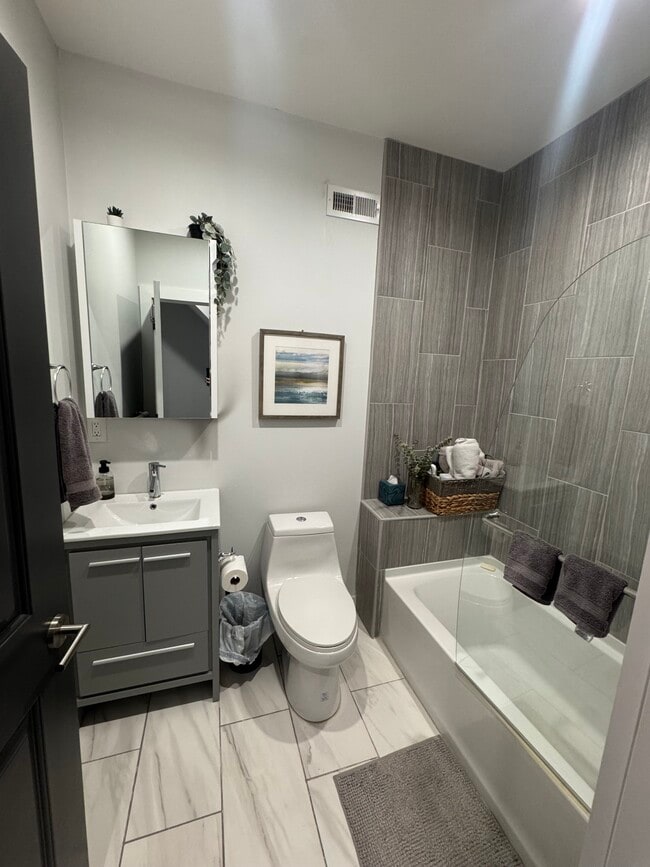 Photo - 719 Winton St