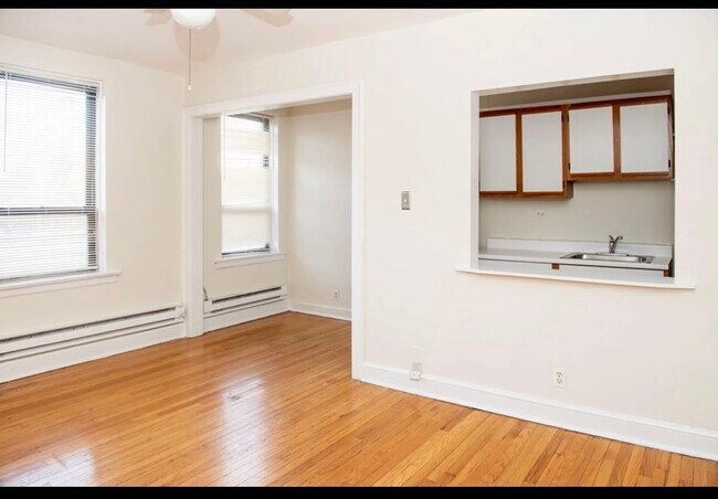 Photo - 3345 N Marshfield Ave