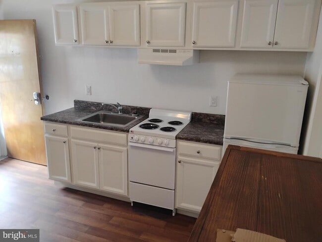 Building Photo - 268 Wilkes St Unit 8 Rental