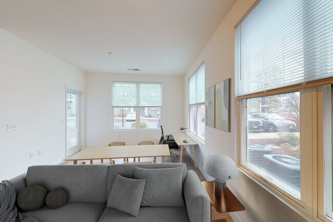 Photo - 1700 E 5th St Unidad FL5-ID1467A