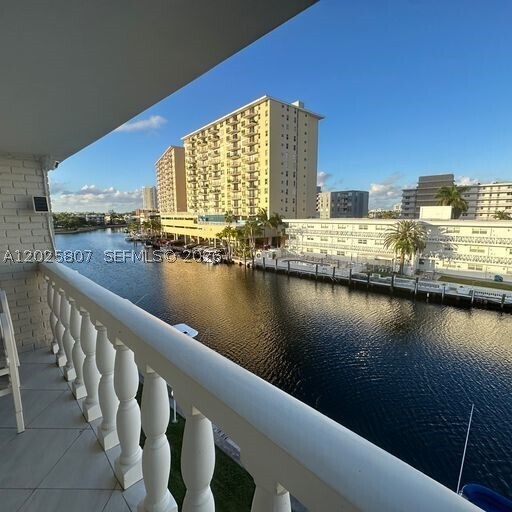 Building Photo - 440 Paradise Isle Blvd Unit 409