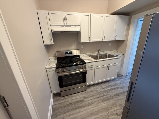 Building Photo - 8 Waltham St Unit 1R Rental