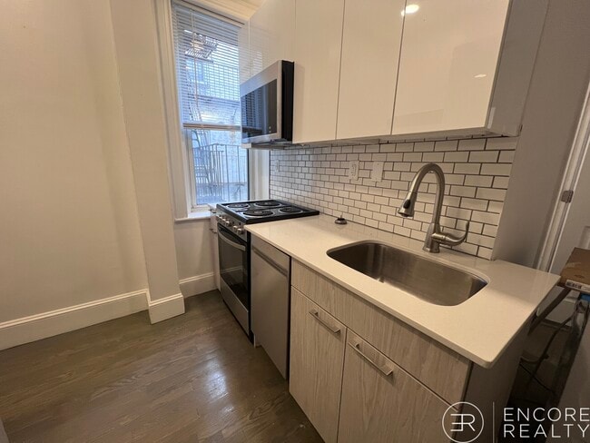 Building Photo - 111 Park Dr Unit 34