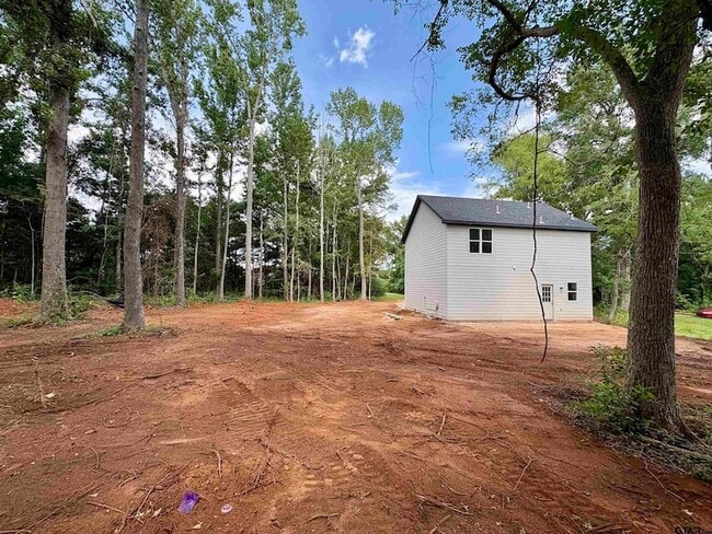 Photo - 325 Royal Dr W