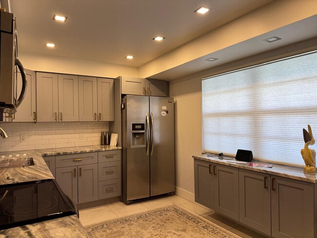 Building Photo - 3510 Oaks Way Unit 702