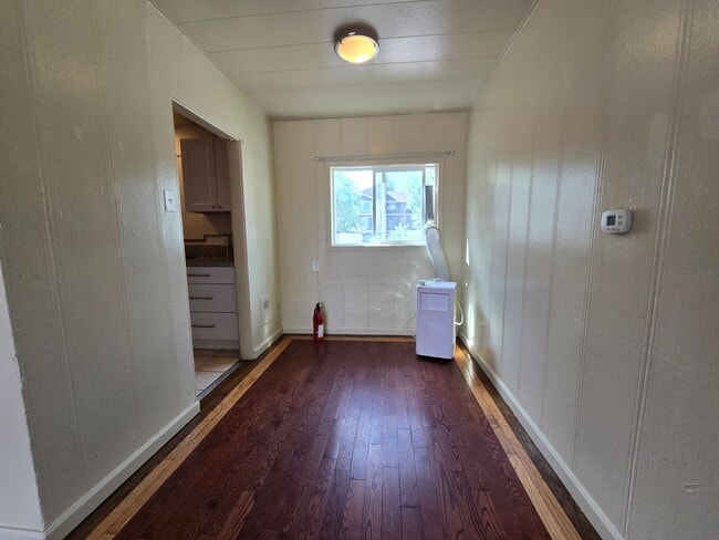 Photo - 326 W 11th St