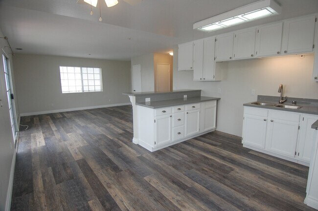 Photo - 142 W Marquita Unit #B