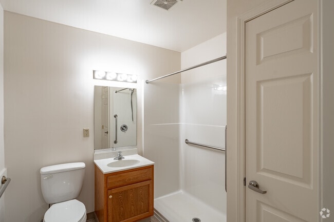 1BR, 1BA - 665SF - Bathroom