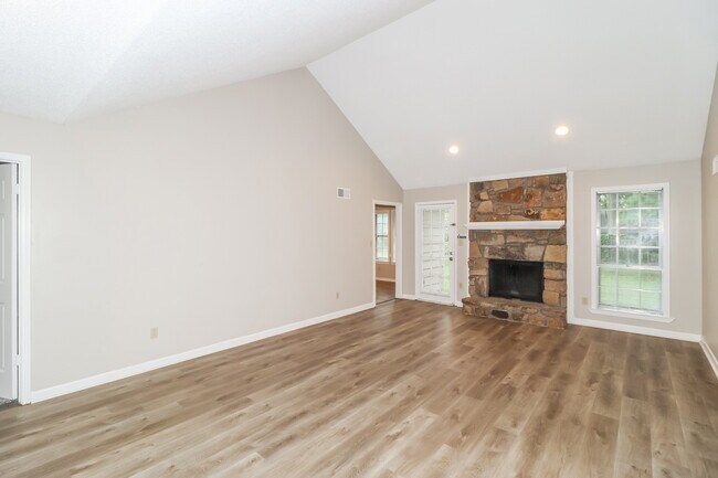 6049 Lawnhill Dr