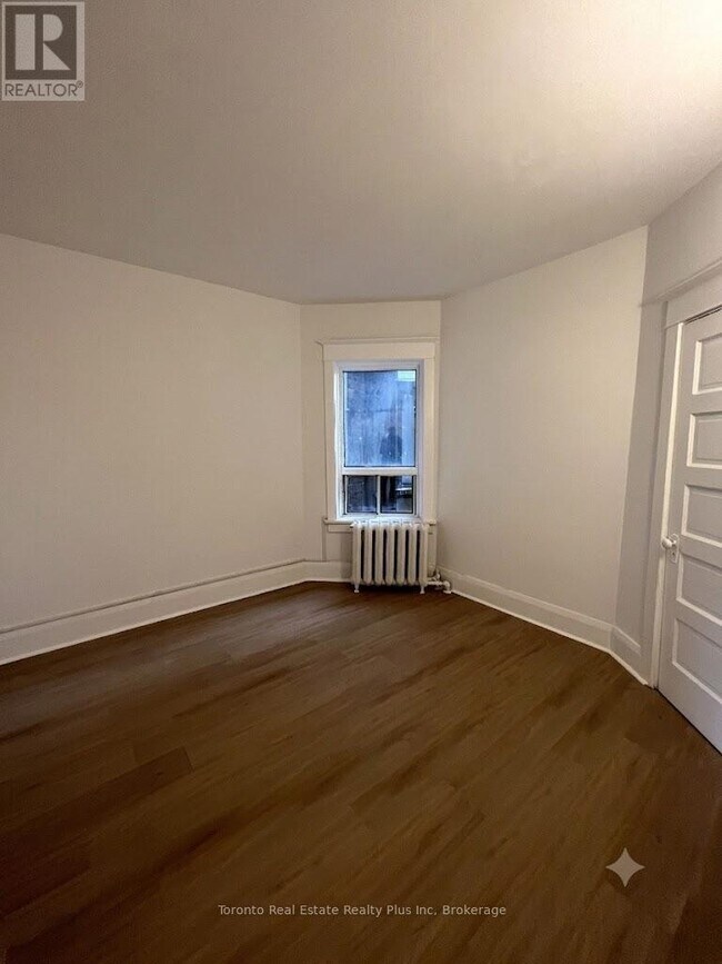 Photo - 1053 Bloor St W Unit 2nd Floor
