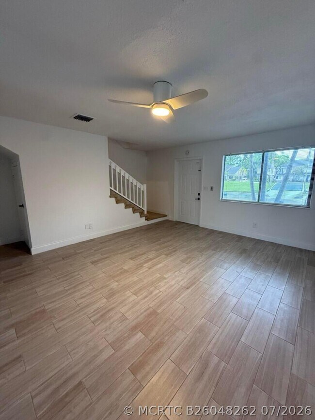 3104 Poolside Dr