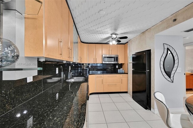 Photo - 6039 Collins Ave Unit 621