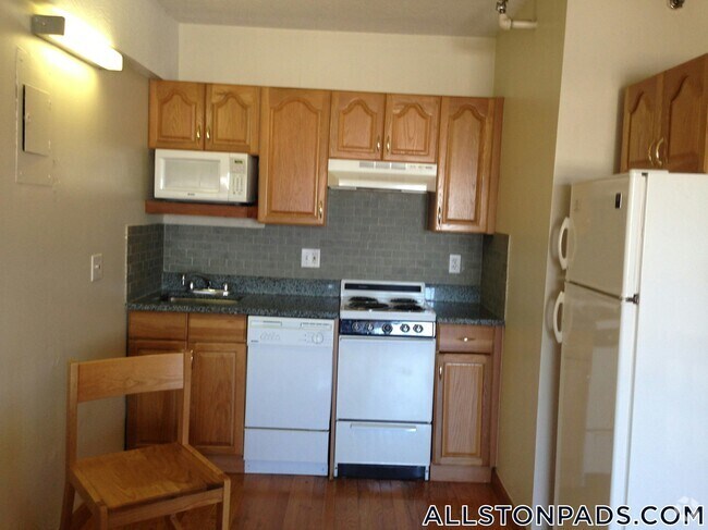Building Photo - 1110 Commonwealth Ave Rental
