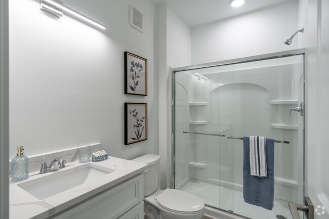 2BA, 2BA - 936SF - The Crest - - Bathroom