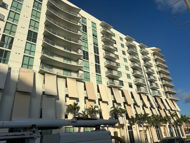 Building Photo - 140 S Dixie Hwy Unit 631