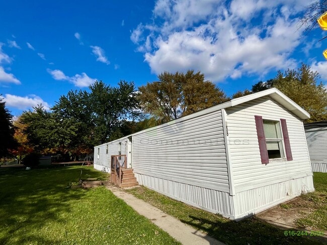Building Photo - 3 Bedroom Mobile Home! Available NOW! Midd...