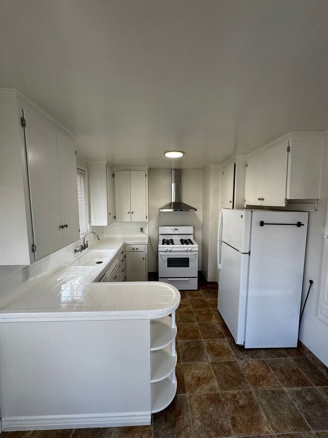 Building Photo - 227-231 Mosswood Way Unit 227