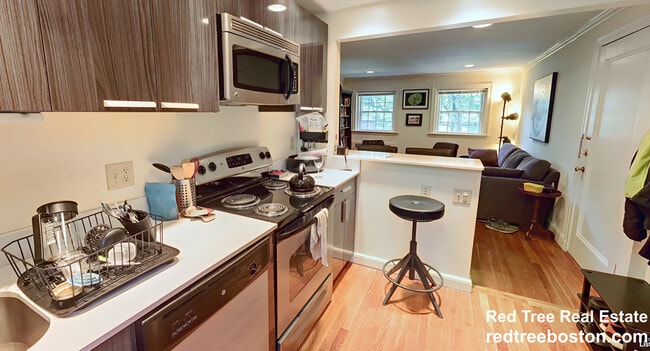 Building Photo - 67 Wyman St Unit 2 Rental