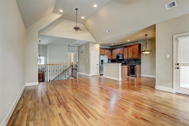 Photo - 328 Cage St