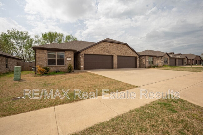 Photo - 1523 Purple Finch St