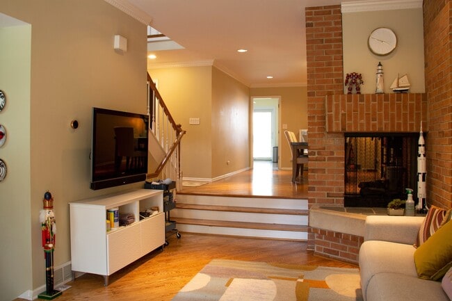 Photo - 1127 Pine St