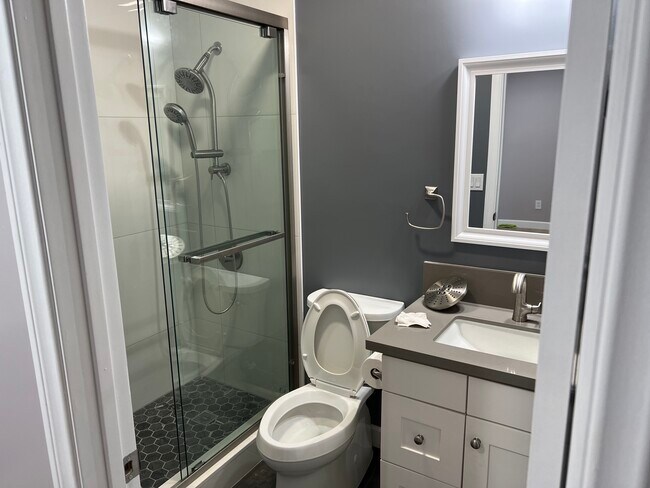 Photo - 217 W Wedgewood Ave Apartment Unit 1