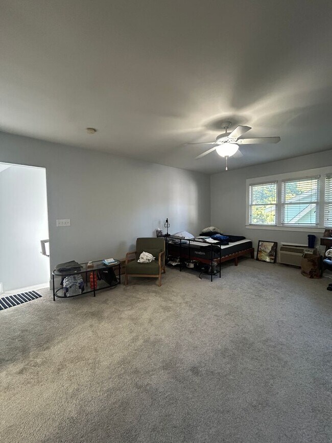 Photo - Beautiful 1 bed/1 bath near Duke utilities included and off street parking!