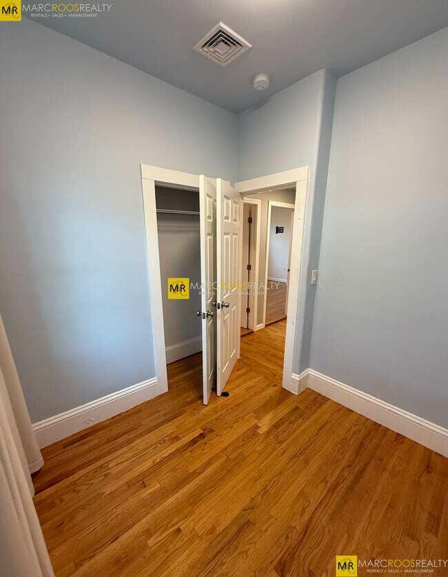 Photo - 271 Ferry St Unidad 2